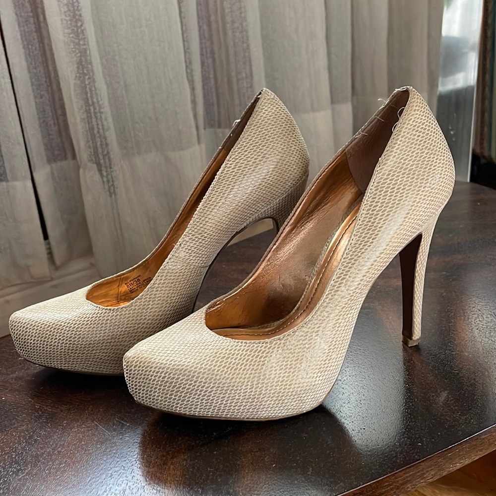 BCBGeneration shiny pumps